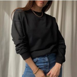 Perfect Black Sweatshirt 🖤